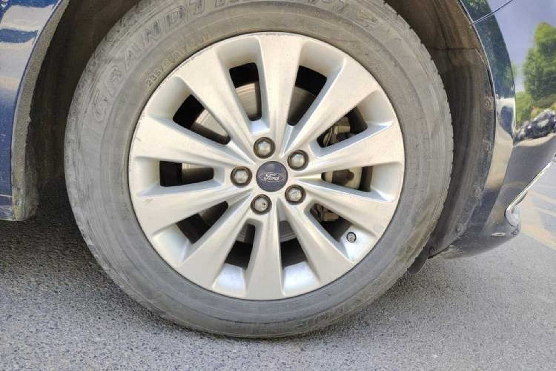 Used Ford Taurus 2016 EcoBoost 180 Luxury Model Right Front Wheel Hub