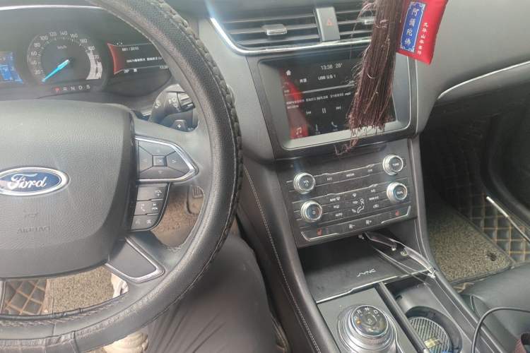 Used Ford Taurus 2016 EcoBoost 180 Luxury Model Audio And AC Panel