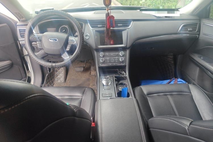 Used Ford Taurus 2016 EcoBoost 180 Luxury Model Center Console