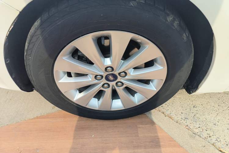 Used Ford Taurus 2016 EcoBoost 180 Luxury Model Left Front Wheel Hub