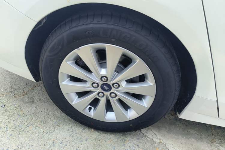 Used Ford Taurus 2016 EcoBoost 180 Luxury Model Right Rear Wheel Hub