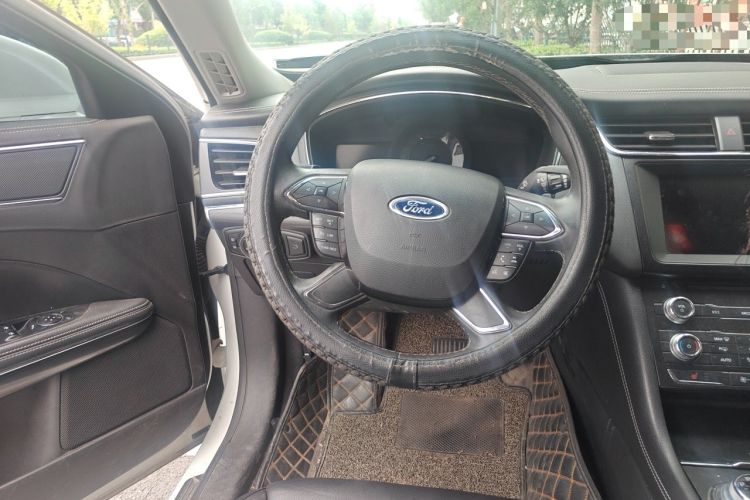 Used Ford Taurus 2016 EcoBoost 180 Luxury Model Steering Wheel