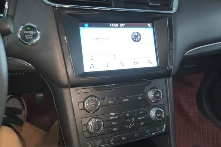 Used Ford Taurus 2017 Facelifted EcoBoost 245 Fashion Edition Audio And AC Panel