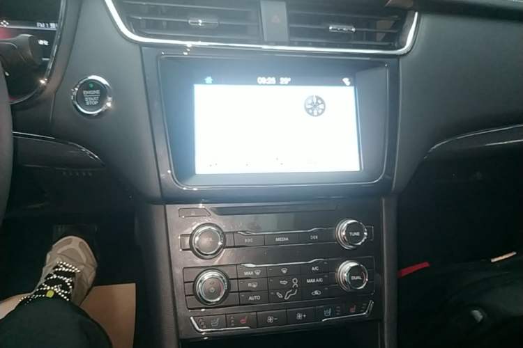 Used Ford Taurus 2017 Facelifted EcoBoost 245 Fashion Edition Audio And AC Panel