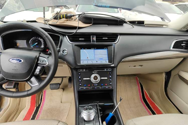 Used Ford Taurus 2017 EcoBoost 245 Luxury Model Audio And AC Panel
