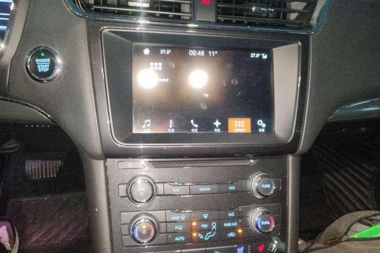 Used Ford Taurus 2017 EcoBoost 245 Fashion Edition Audio And AC Panel