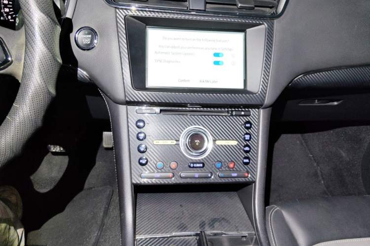 Used Ford Taurus 2017 EcoBoost 325 V6 Flagship Model Audio And AC Panel