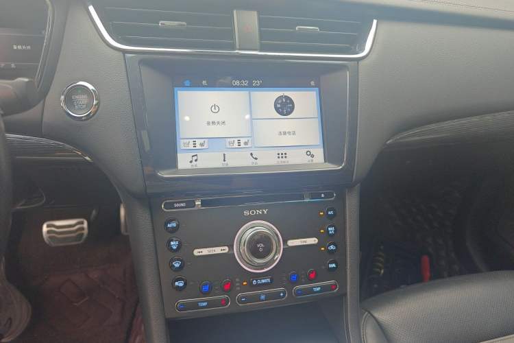 Used Ford Taurus 2017 Facelifted EcoBoost 245 Luxury Version Audio And AC Panel