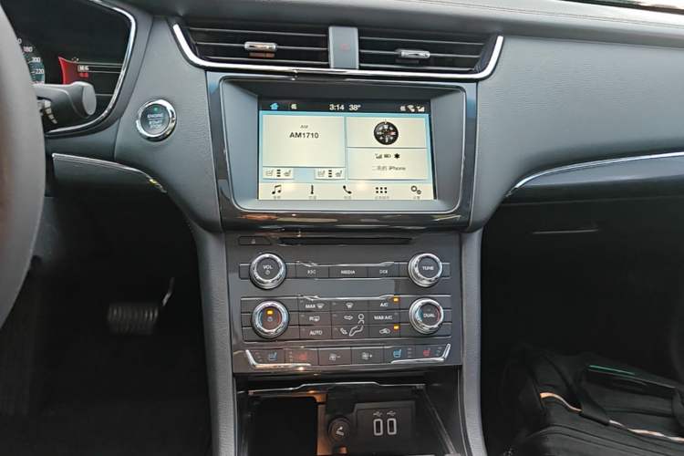 Used Ford Taurus 2017 Facelifted EcoBoost 245 Fashion Edition Audio And AC Panel