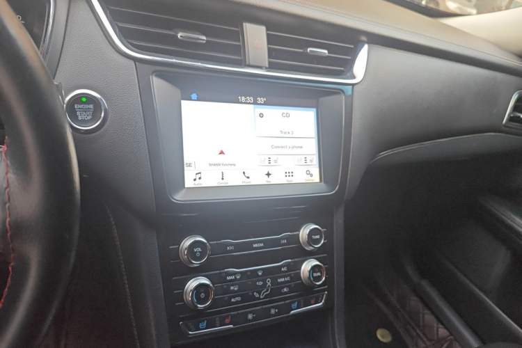 Used Ford Taurus 2017 EcoBoost 245 Fashion Edition Audio And AC Panel