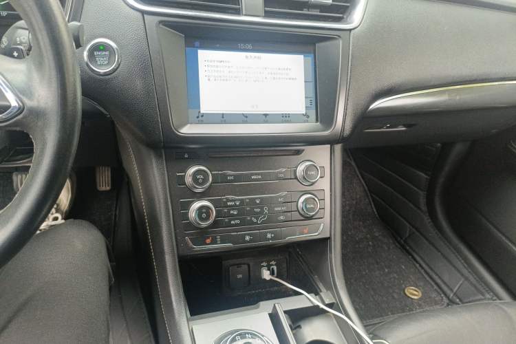 Used Ford Taurus 2017 EcoBoost 180 Luxury Model Audio And AC Panel