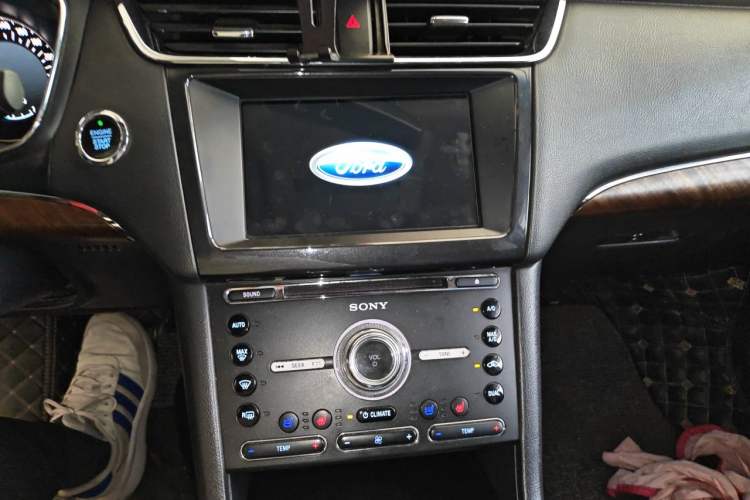 Used Ford Taurus 2017 EcoBoost 245 Flagship Model Audio And AC Panel
