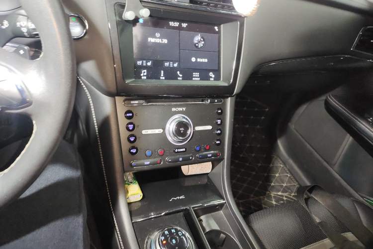 Used Ford Taurus 2017 Facelifted EcoBoost 245 Luxury Version Audio And AC Panel
