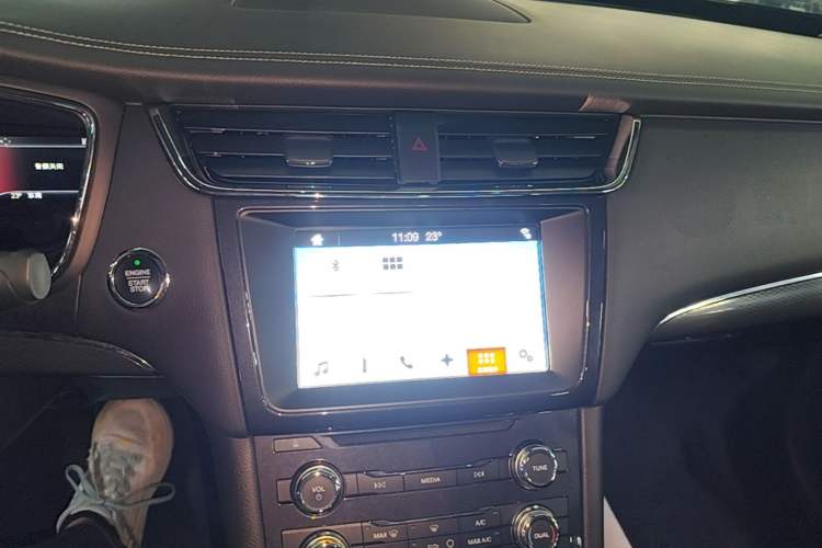 Used Ford Taurus 2017 EcoBoost 245 Fashion Edition Audio And AC Panel