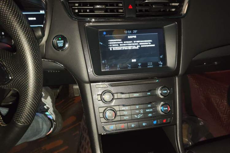 Used Ford Taurus 2017 EcoBoost 245 Fashion Edition Audio And AC Panel