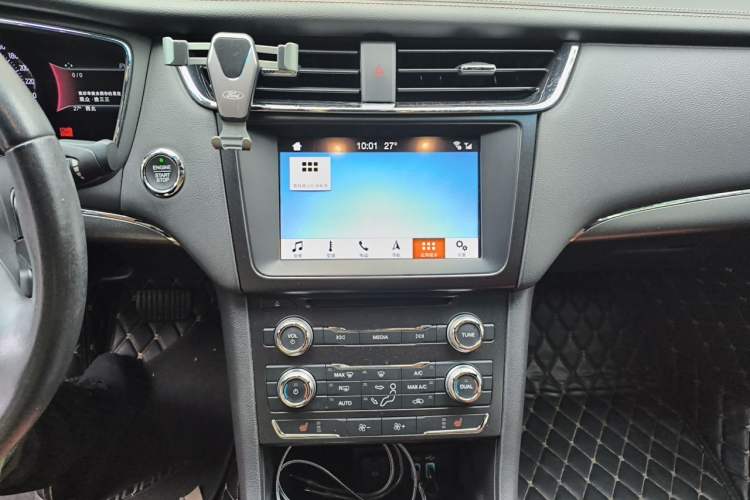 Used Ford Taurus 2017 Facelifted EcoBoost 245 Fashion Edition Audio And AC Panel