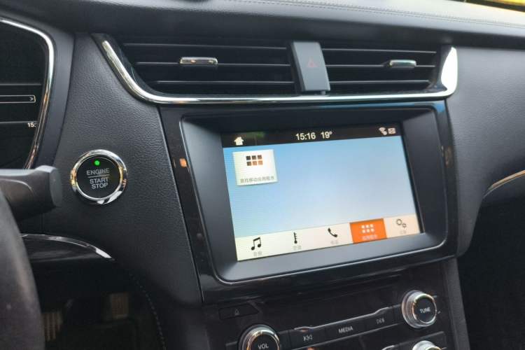Used Ford Taurus 2017 Facelifted EcoBoost 245 Fashion Edition Audio And AC Panel