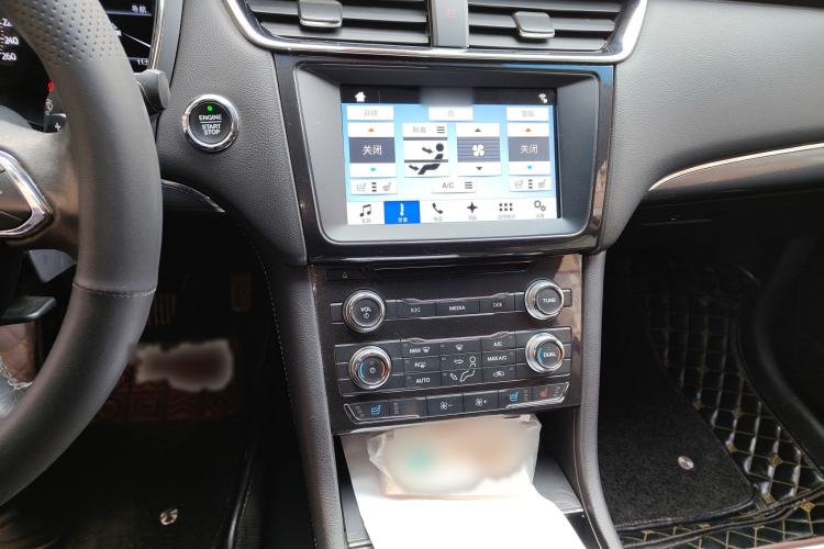 Used Ford Taurus 2017 EcoBoost 245 Fashion Edition Audio And AC Panel