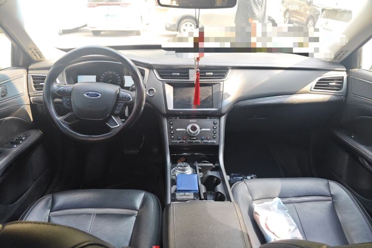 Used Ford Taurus 2017 EcoBoost 245 Luxury Model Center Console