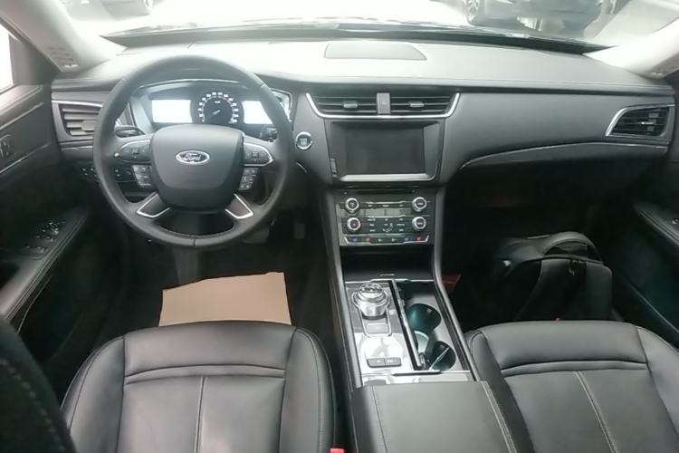 Used Ford Taurus 2017 Facelifted EcoBoost 245 Fashion Edition Center Console
