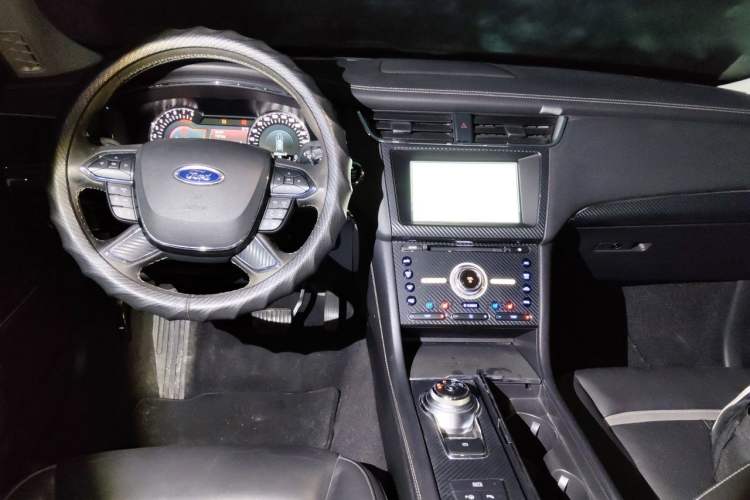 Used Ford Taurus 2017 EcoBoost 325 V6 Flagship Model Center Console