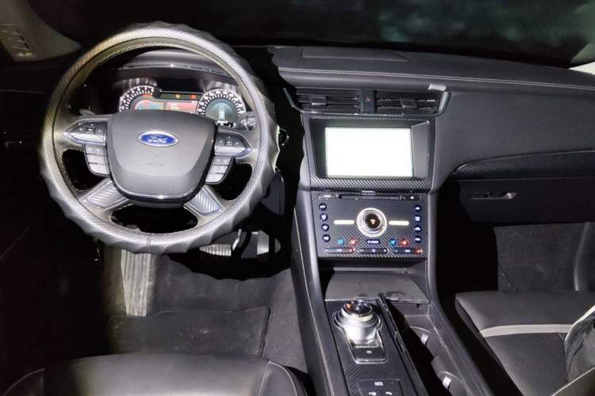 Used Ford Taurus 2017 EcoBoost 325 V6 Flagship Model Center Console