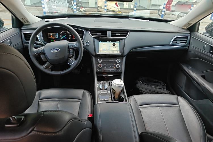Used Ford Taurus 2017 Facelifted EcoBoost 245 Fashion Edition Center Console