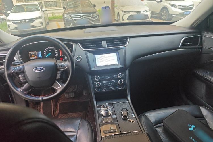 Used Ford Taurus 2017 EcoBoost 245 Fashion Edition Center Console