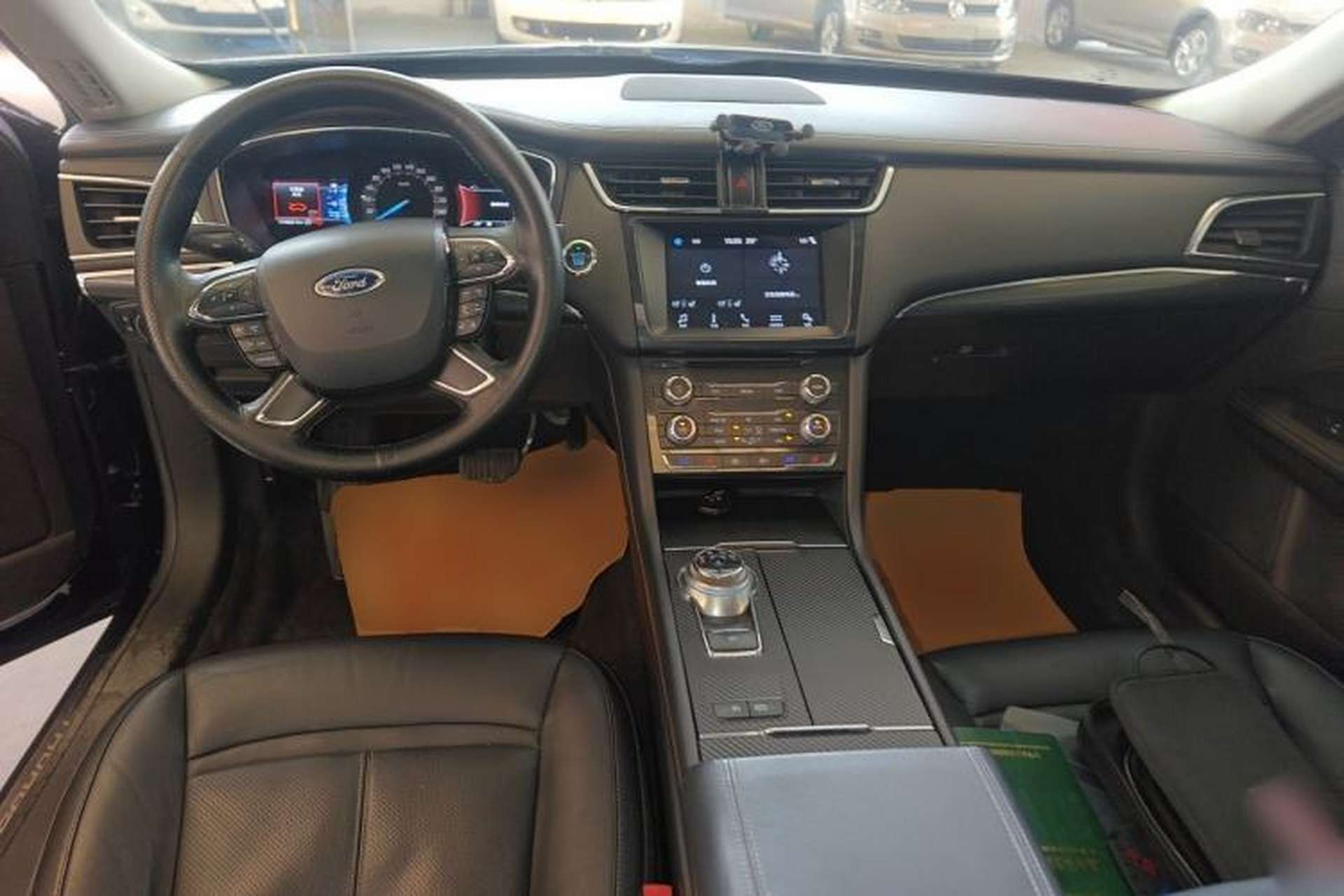 Used Ford Taurus 2017 EcoBoost 245 Fashion Edition Center Console