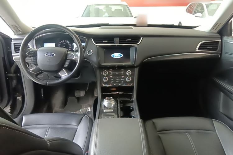 Used Ford Taurus 2017 EcoBoost 245 Fashion Edition Center Console
