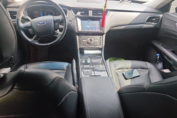 Used Ford Taurus 2017 EcoBoost 245 Luxury Model Center Console