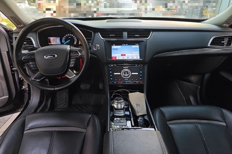 Used Ford Taurus 2017 EcoBoost 245 Luxury Model Center Console