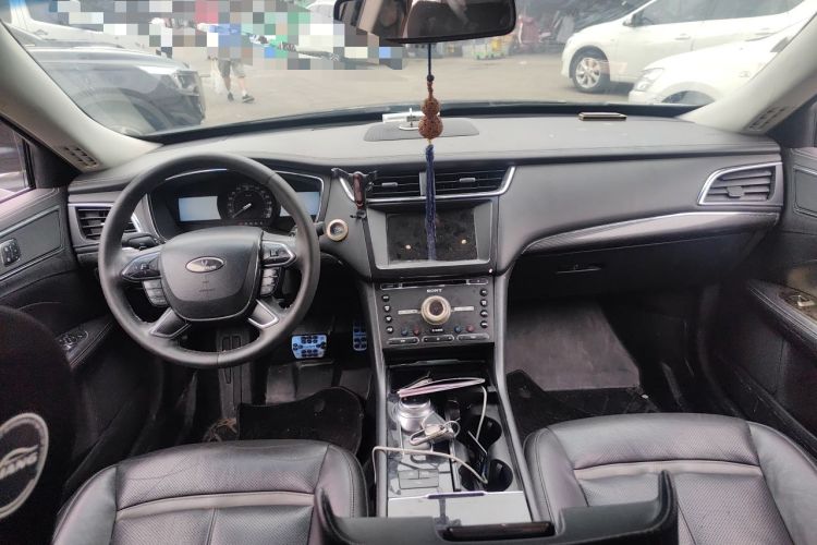 Used Ford Taurus 2017 EcoBoost 245 Luxury Model Center Console