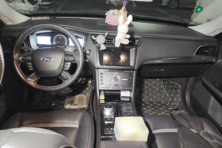 Used Ford Taurus 2017 Facelifted EcoBoost 245 Luxury Version Center Console
