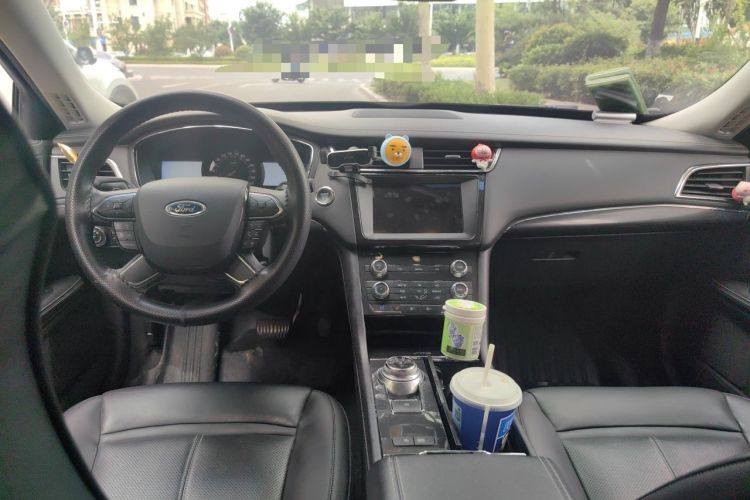 Used Ford Taurus 2017 Facelifted EcoBoost 245 Fashion Edition Center Console