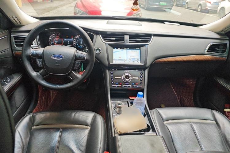 Used Ford Taurus 2017 EcoBoost 325 V6 Flagship Model Center Console