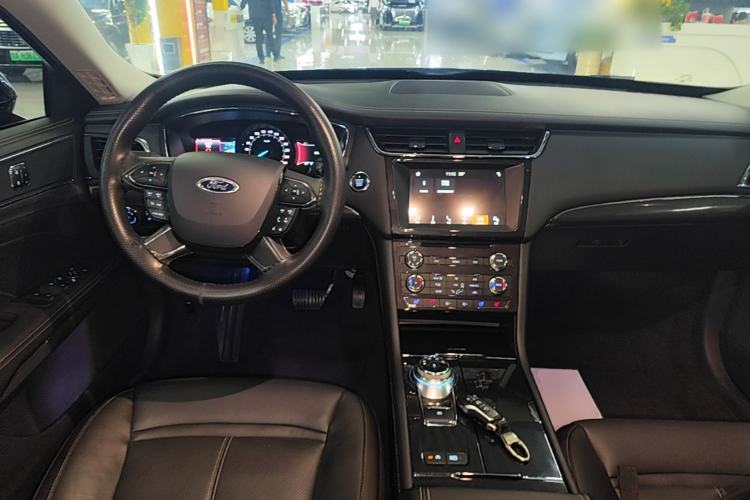 Used Ford Taurus 2017 EcoBoost 245 Fashion Edition Center Console