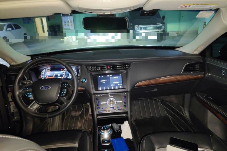Used Ford Taurus 2017 EcoBoost 325 V6 Flagship Model Center Console