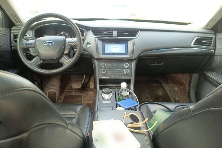 Used Ford Taurus 2017 EcoBoost 180 Luxury Model Center Console