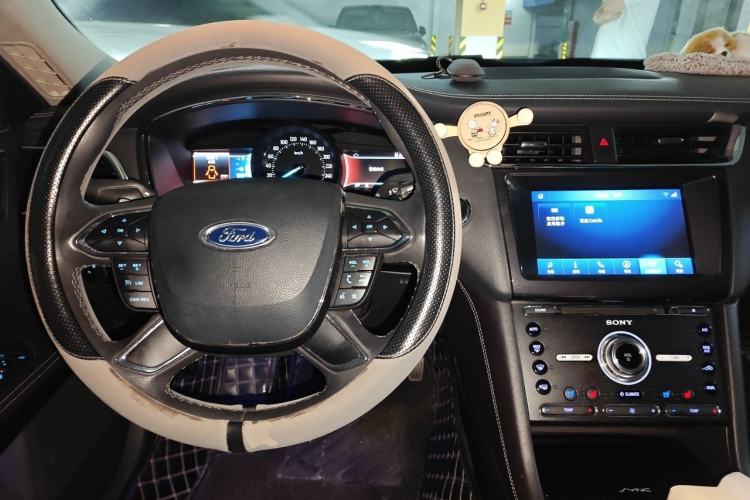 Used Ford Taurus 2017 EcoBoost 180 Ultimate Model Center Console