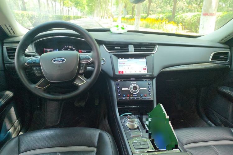 Used Ford Taurus 2017 EcoBoost 245 Luxury Model Center Console