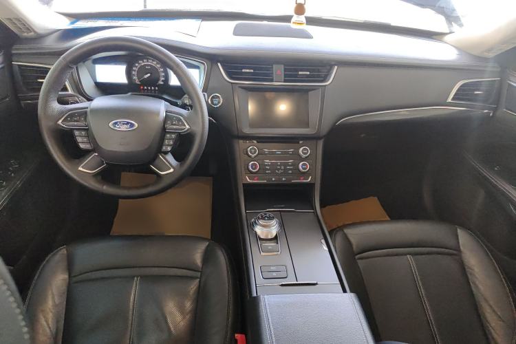 Used Ford Taurus 2017 EcoBoost 180 Luxury Model Center Console