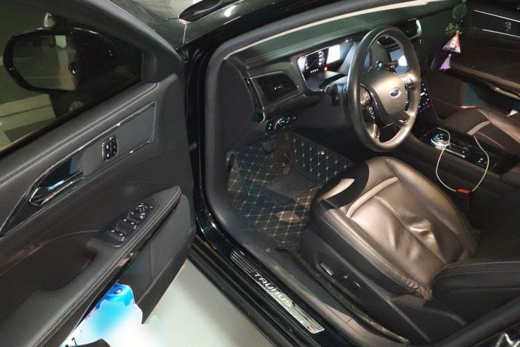 Used Ford Taurus 2017 EcoBoost 245 Luxury Model Driver Seat