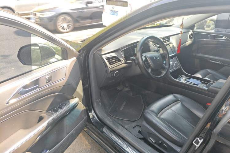 Used Ford Taurus 2017 EcoBoost 245 Luxury Model Driver Seat