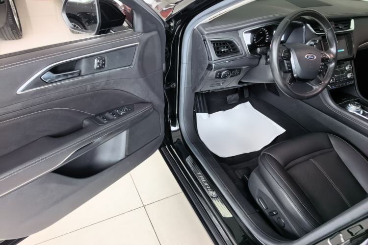 Used Ford Taurus 2017 EcoBoost 245 Fashion Edition Driver Seat