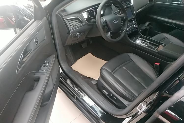 Used Ford Taurus 2017 Facelifted EcoBoost 245 Fashion Edition Driver Seat