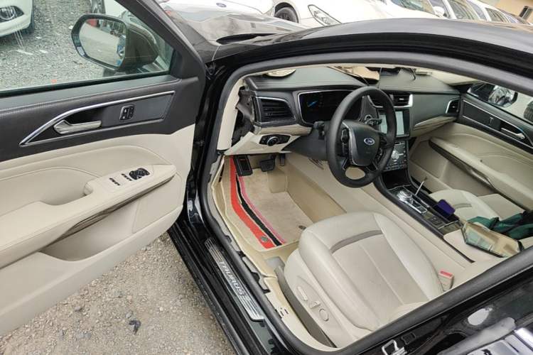 Used Ford Taurus 2017 EcoBoost 245 Luxury Model Driver Seat