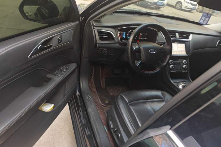 Used Ford Taurus 2017 EcoBoost 245 Fashion Edition Driver Seat