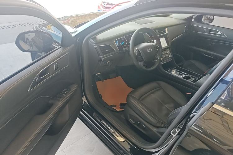 Used Ford Taurus 2017 EcoBoost 245 Fashion Edition Driver Seat