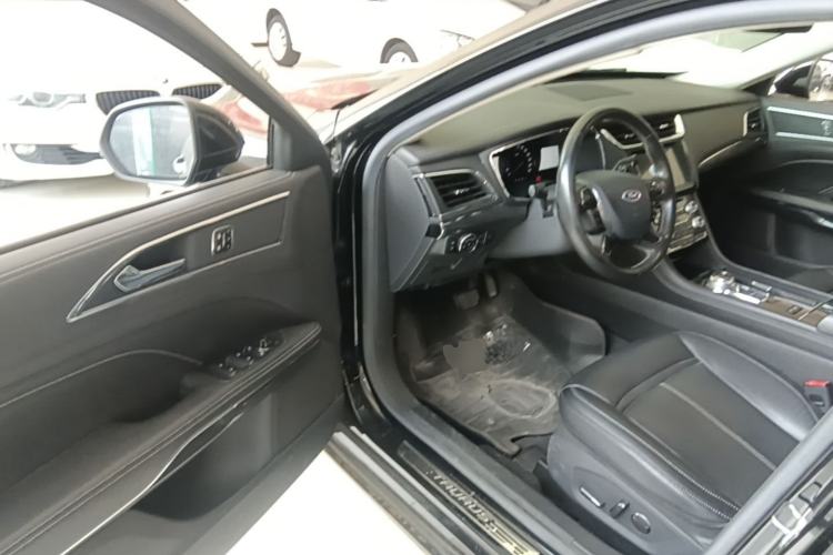 Used Ford Taurus 2017 EcoBoost 245 Fashion Edition Driver Seat
